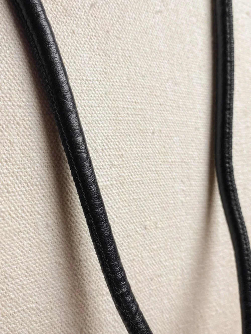 Lafayette 148 New York Large Faux Horn Pebble Modernist Pendant Leather Necklace